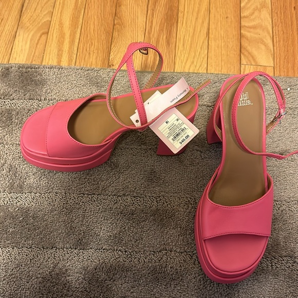 Pink platform heels - Picture 2 of 3